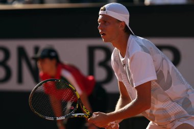 Roma, İtalya 14.05.2024: CENTRE COURT 'ta Roma' da düzenlenen CENTRE COURT 'da düzenlenen Erkekler arası BNL 2024 Erkekler ATP 1000 Açık tenis turnuvası sırasında NICOLAS JARRY (ŞİLİ) vs ALEXANDRE MULLER (FRA).