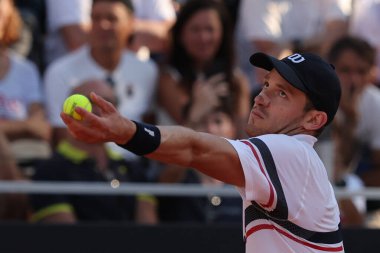 Roma, İtalya 14.05.2024: CENTRE COURT 'ta Roma' da düzenlenen CENTRE COURT 'da düzenlenen Erkekler arası BNL 2024 Erkekler ATP 1000 Açık tenis turnuvası sırasında NICOLAS JARRY (ŞİLİ) vs ALEXANDRE MULLER (FRA).