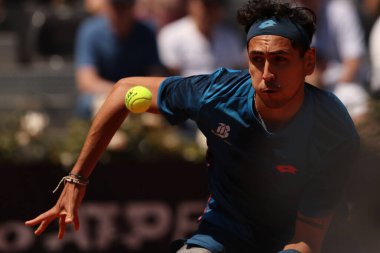 Roma, İtalya 14.05.2024: A.TABILO (CHILE) VS K. KHACHANOV (BUL), Roma 'da düzenlenen Grand Stand Arena' da düzenlenen Erkekler Atp 1000 Açık tenis turnuvası sırasında .
