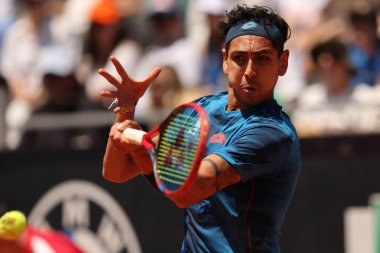 Roma, İtalya 14.05.2024: A.TABILO (CHILE) VS K. KHACHANOV (BUL), Roma 'da düzenlenen Grand Stand Arena' da düzenlenen Erkekler Atp 1000 Açık tenis turnuvası sırasında .