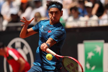 Roma, İtalya 14.05.2024: A.TABILO (CHILE) VS K. KHACHANOV (BUL), Roma 'da düzenlenen Grand Stand Arena' da düzenlenen Erkekler Atp 1000 Açık tenis turnuvası sırasında .