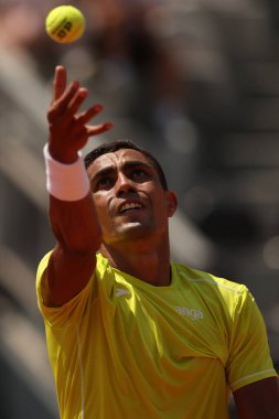 Roma, İtalya 14.05.2024: ZHIZHEN ZHANG (CHN) VS THIAGO MONTEIRO (BRA) Internazionali BNL 2024 Erkekler Atp 1000 Roma Açık Tenis Turnuvası 'nda .
