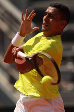 Roma, İtalya 14.05.2024: ZHIZHEN ZHANG (CHN) VS THIAGO MONTEIRO (BRA) Internazionali BNL 2024 Erkekler Atp 1000 Roma Açık Tenis Turnuvası 'nda .