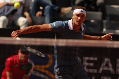 Roma, İtalya 14.05.2024: A.ZVEREV (GER) VS N.BURGES (POR) Internazionali BNL 2024 Erkekler ATP 1000 Açık tenis turnuvası sırasında Roma 'da CENTRE COURT.