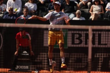 Roma, İtalya 14.05.2024: A.ZVEREV (GER) VS N.BURGES (POR) Internazionali BNL 2024 Erkekler ATP 1000 Açık tenis turnuvası sırasında Roma 'da CENTRE COURT.