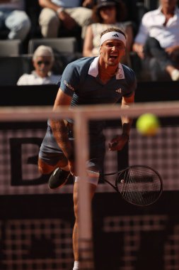 Roma, İtalya 14.05.2024: A.ZVEREV (GER) VS N.BURGES (POR) Internazionali BNL 2024 Erkekler ATP 1000 Açık tenis turnuvası sırasında Roma 'da CENTRE COURT.