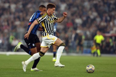 Roma, İtalya 15.05.2024: Juventus 'tan Dusan Vlahoviç 0-1 gol attı ve ITALY CUP 2023-2024, Coppa Italia Frecciarossa, futbol maçı Atalanta Bergamasca ile Roma' daki Olimpiyat Stadyumu 'nda oynanan FC Juventus maçında takımla kutlama yaptı..
