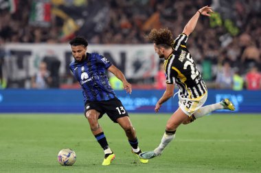 Roma, İtalya 15.05.2024: Atalanta 'lı Ederson, Juventus' lu Acrien Rabiot ITALY CUP 2023-2024, Coppa Italia Frecciarossa, futbol maçı Atalanta Bergamasca, Roma 'daki Olimpiyat Stadyumu' nda FC Juventus 'a karşı..