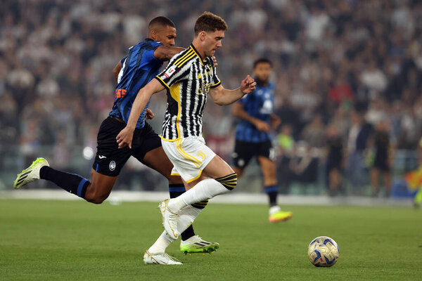 Rome, Italy 15.05.2024: Dusan Vlahovic of Juventus score the goal 0-1 and celebrate with the team  during  the ITALY CUP 2023-2024, Coppa Italia Frecciarossa, football match Atalanta Bergamasca vs FC Juventus at Olympic Stadium in Rome.