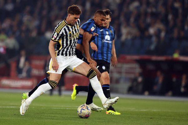 Rome, Italy 15.05.2024: Dusan Vlahovic of Juventus score the goal 0-1 and celebrate with the team  during  the ITALY CUP 2023-2024, Coppa Italia Frecciarossa, football match Atalanta Bergamasca vs FC Juventus at Olympic Stadium in Rome.