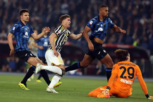 stock image Rome, Italy 15.05.2024: Dusan Vlahovic of Juventus score the goal 0-1 and celebrate with the team  during  the ITALY CUP 2023-2024, Coppa Italia Frecciarossa, football match Atalanta Bergamasca vs FC Juventus at Olympic Stadium in Rome.