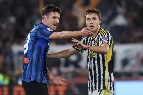 stock image Rome, Italy 15.05.2024:  Berat Djimsiti of Atalanta protest with Federico Chiesa of Juventus  during  the ITALY CUP 2023-2024, Coppa Italia Frecciarossa, football match Atalanta Bergamasca vs FC Juventus at Olympic Stadium in Rome.