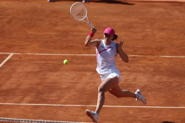 Roma, İtalya 16.05.2024: Iga Swiatek (POL) vs Coco Gauff (ABD) Internazionali BNL 2024 Women 's WTA 1000 turnuvası sırasında Roma' da Grand Stand Arena 'da düzenlenen turnuvada .