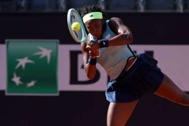 Roma, İtalya 16.05.2024: Iga Swiatek (POL) vs Coco Gauff (ABD) Internazionali BNL 2024 Women 's WTA 1000 turnuvası sırasında Roma' da Grand Stand Arena 'da düzenlenen turnuvada .