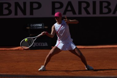 Roma, İtalya 16.05.2024: Iga Swiatek (POL) vs Coco Gauff (ABD) Internazionali BNL 2024 Women 's WTA 1000 turnuvası sırasında Roma' da Grand Stand Arena 'da düzenlenen turnuvada .