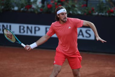 Roma, İtalya 16.05.2024: S. TSITSIPAS GREEK VS N.JARRY CHILE Internazionali BNL 2024 Mens ATP 1000 açık tenis turnuvası sırasında Roma 'da Grand Stand Arena' da .
