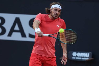 Roma, İtalya 16.05.2024: S. TSITSIPAS GREEK VS N.JARRY CHILE Internazionali BNL 2024 Mens ATP 1000 açık tenis turnuvası sırasında Roma 'da Grand Stand Arena' da .