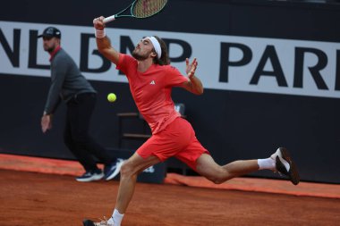 Roma, İtalya 16.05.2024: S. TSITSIPAS GREEK VS N.JARRY CHILE Internazionali BNL 2024 Mens ATP 1000 açık tenis turnuvası sırasında Roma 'da Grand Stand Arena' da .