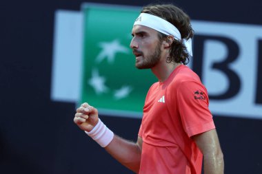 Roma, İtalya 16.05.2024: S. TSITSIPAS GREEK VS N.JARRY CHILE Internazionali BNL 2024 Mens ATP 1000 açık tenis turnuvası sırasında Roma 'da Grand Stand Arena' da .