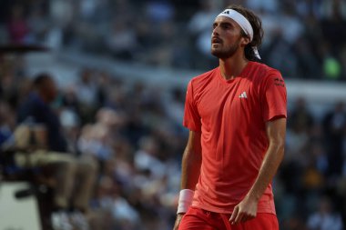 Roma, İtalya 16.05.2024: S. TSITSIPAS GREEK VS N.JARRY CHILE Internazionali BNL 2024 Mens ATP 1000 açık tenis turnuvası sırasında Roma 'da Grand Stand Arena' da .