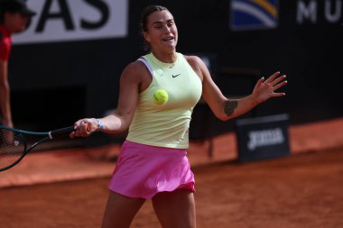 Roma, İtalya 18.05.2024: Aryna Sabalenko, Internazionali BNL 2024 Finali kadınları WTA 1000 Açık tenis turnuvasında Polonyalı Iga Swiatek 'e karşı..