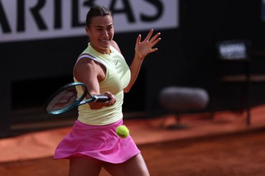 Roma, İtalya 18.05.2024: Aryna Sabalenko, Internazionali BNL 2024 Finali kadınları WTA 1000 Açık tenis turnuvasında Polonyalı Iga Swiatek 'e karşı..