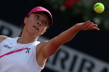 Roma, İtalya 18.05.2024: Aryna Sabalenko, Internazionali BNL 2024 Finali kadınları WTA 1000 Açık tenis turnuvasında Polonyalı Iga Swiatek 'e karşı..