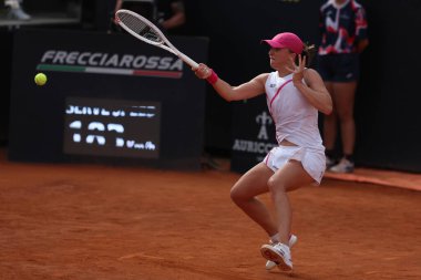 Roma, İtalya 18.05.2024: Aryna Sabalenko, Internazionali BNL 2024 Finali kadınları WTA 1000 Açık tenis turnuvasında Polonyalı Iga Swiatek 'e karşı..