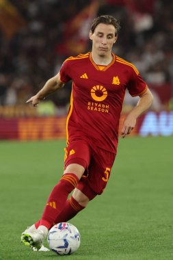 Roma, İtalya 19.05.2024: İtalyan Serisi A TIM 2023-2024 futbol karşılaşmasında Edoardo Bove Roma 'daki Olimpiyat Stadyumu' nda AS ROMA ile GENOA Cricket ve Football Club karşılaşması.