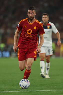 Roma, İtalya 19.05.2024: İtalyan Serie A TIM 2023-2024 futbol karşılaşması sırasında Roman Bryan Cristante Roma 'daki Olimpiyat Stadyumu' nda AS ROMA-GENOA Cricket ve Football Club karşılaşması.