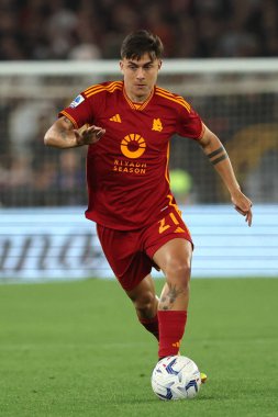 Roma, İtalya 19.05.2024: İtalyan Serie A TIM 2023-2024 futbol karşılaşmasında Paulo Dybala Roma 'daki Olimpiyat Stadyumu' nda AS ROMA ile GENOA Cricket ve Football Club karşılaşması.