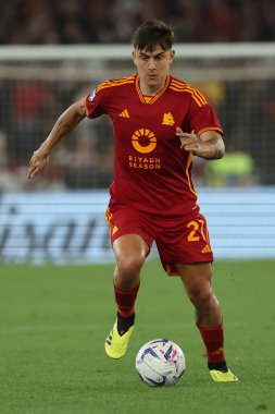 Roma, İtalya 19.05.2024: İtalyan Serie A TIM 2023-2024 futbol karşılaşmasında Paulo Dybala Roma 'daki Olimpiyat Stadyumu' nda AS ROMA ile GENOA Cricket ve Football Club karşılaşması.