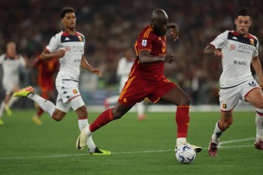 Roma, İtalya 19.05.2024: Roma 'dan Romelu Lukaku, İtalya' dan Alessandro Vogliaccoof Genoa İtalyan Serisi A TIM 2023-2024 futbol karşılaşmasında AS ROMA, Roma 'daki Olimpiyat Stadyumu' nda GENOA Cricket ve Football Club 'a karşı