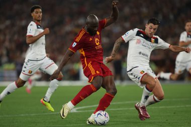 Roma, İtalya 19.05.2024: Roma 'dan Romelu Lukaku, İtalya' dan Alessandro Vogliaccoof Genoa İtalyan Serisi A TIM 2023-2024 futbol karşılaşmasında AS ROMA, Roma 'daki Olimpiyat Stadyumu' nda GENOA Cricket ve Football Club 'a karşı
