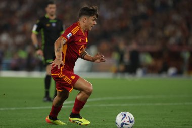 Roma, İtalya 19.05.2024: İtalyan Serie A TIM 2023-2024 futbol karşılaşmasında Paulo Dybala Roma 'daki Olimpiyat Stadyumu' nda AS ROMA ile GENOA Cricket ve Football Club karşılaşması.