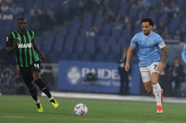 Roma, İtalya 26.05.2024: Sassuolo 'dan Pedro Obiang, İtalyan Serie A TIM 2023-2024 futbol karşılaşması sırasında Lazio' dan Felipe Anderson Roma 'daki Olimpiyat Stadyumu' nda SS LAZIO - SASSUOLO.