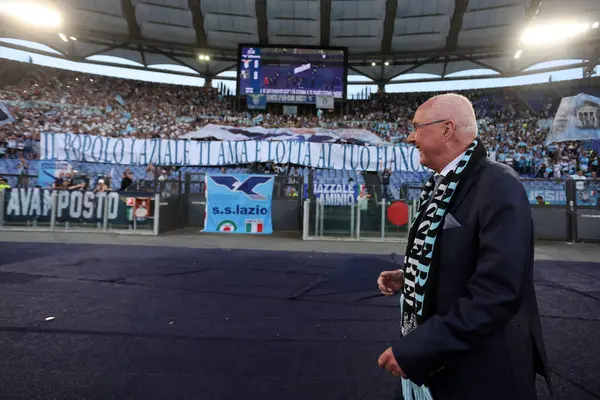 stock image Rome, Italy 26.05.2024:  Sven Goran Erikson greets Lazio fans before Italian Serie A TIM 2023-2024 football match SS LAZIO VS SASSUOLO at Olympic Stadium in Rome.