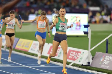 Roma, İtalya 7.06.2024: Christopher O 'DONNELL, Rhasidat ADELEKE, Thomas BARR, İrlandalı Sharlene MAWDSLEY 4 x 400 metre bayrak yarışında altın madalya kazandı.