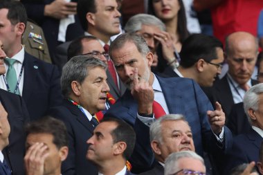 Gelsenkirchen, Almanya 20.06.2024: İspanya Kralı VI. Filippo, İspanya ile İtalya arasında Gelsenkirchen 'deki Veltins Arena Stadyumu' nda oynanan UEFA EURO 2024 grup B futbol maçında kürsüde yer aldı..