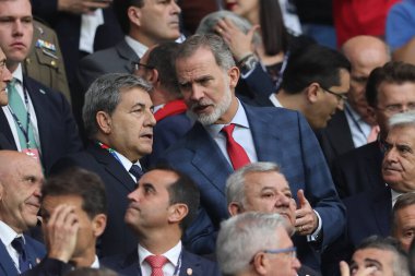 Gelsenkirchen, Almanya 20.06.2024: İspanya Kralı VI. Filippo, İspanya ile İtalya arasında Gelsenkirchen 'deki Veltins Arena Stadyumu' nda oynanan UEFA EURO 2024 grup B futbol maçında kürsüde yer aldı..