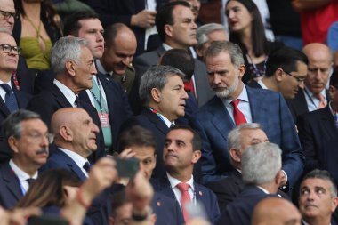 Gelsenkirchen, Almanya 20.06.2024: İspanya Kralı VI. Filippo, İspanya ile İtalya arasında Gelsenkirchen 'deki Veltins Arena Stadyumu' nda oynanan UEFA EURO 2024 grup B futbol maçında kürsüde yer aldı..