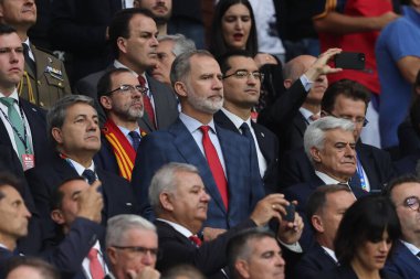 Gelsenkirchen, Almanya 20.06.2024: İspanya Kralı VI. Filippo, İspanya ile İtalya arasında Gelsenkirchen 'deki Veltins Arena Stadyumu' nda oynanan UEFA EURO 2024 grup B futbol maçında kürsüde yer aldı..