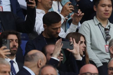 Gelsenkirchen, Almanya 20.06.2024: Xabi Alonso, Gelsenkirchen 'deki Veltins Arena Stadyumu' nda İspanya ile İtalya arasında oynanan UEFA EURO 2024 grup B futbol maçında kürsüye çıktı..