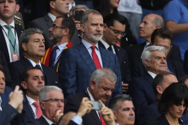 Gelsenkirchen, Almanya 20.06.2024: İspanya Kralı VI. Filippo, İspanya ile İtalya arasında Gelsenkirchen 'deki Veltins Arena Stadyumu' nda oynanan UEFA EURO 2024 grup B futbol maçında kürsüde yer aldı..