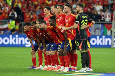 Gelsenkirchen, Almanya 20.06.2024: İspanya takımı, Gelsenkirchen 'deki Veltins Arena Stadyumu' nda İspanya ile İtalya arasında oynanan UEFA EURO 2024 grup B grup futbol maçından önce sıraya girdi..