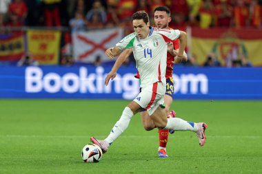 Gelsenkirchen, Almanya 20.06.2024: İtalyan Federico Chiesa, İspanyol Aymeric Laporte UEFA EURO 2024 grup B aşaması futbol maçı sırasında İspanya ile İtalya arasında Gelsenkirchen 'deki Veltins Arena Stadyumu' nda oynanan karşılaşma.