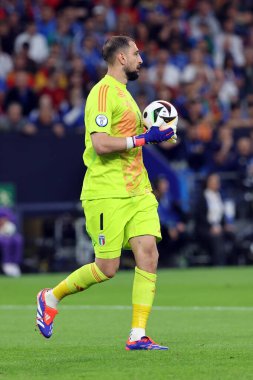 Gelsenkirchen, Almanya 20.06.2024: Gelsenkirchen 'deki Veltins Arena Stadyumu' nda İspanya ile İtalya arasında oynanan UEFA EURO 2024 grup B futbol maçı sırasında İtalyan Gianluigi Donnarumma.