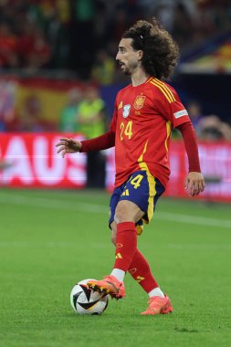 Gelsenkirchen, Almanya 20.06.2024: Gelsenkirchen 'deki Veltins Arena Stadyumu' nda İspanya ile İtalya arasında oynanan UEFA EURO 2024 grup B grup futbol maçı sırasında İspanyol Marc Cucurella.