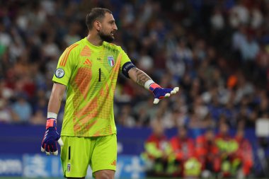 Gelsenkirchen, Almanya 20.06.2024: Gelsenkirchen 'deki Veltins Arena Stadyumu' nda İspanya ile İtalya arasında oynanan UEFA EURO 2024 grup B futbol maçı sırasında İtalyan Gianluigi Donnarumma.