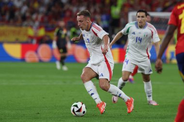 Gelsenkirchen, Almanya 20.06.2024: Gelsenkirchen 'deki Veltins Arena stadyumunda İspanya ile İtalya arasında oynanan UEFA EURO 2024 grup B grup futbol maçı sırasında İtalyan Davide Frattesi.
